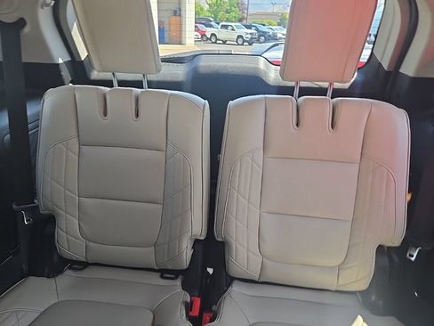 Used 2016 Ford Explorer Platinum AWD/4WD image 26