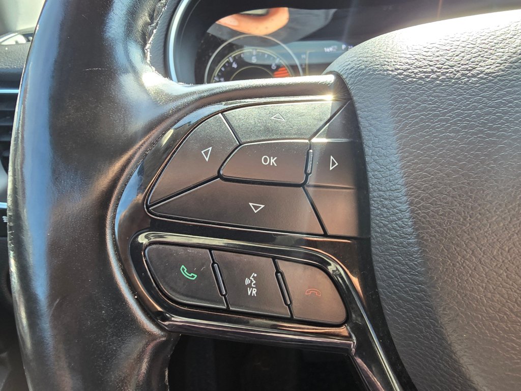Used 2020 Jeep Cherokee Latitude Plus AWD/4WD image 5