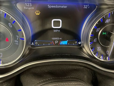 Used 2016 Chrysler 300 Limited image 13