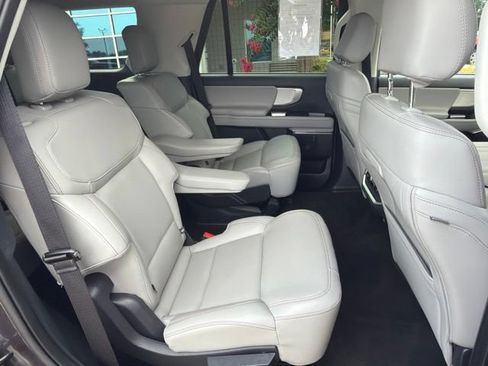 Used 2025 Ford Expedition Active AWD/4WD image 11