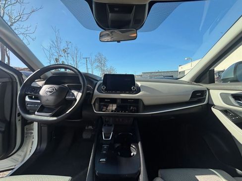 Used 2025 Nissan Rogue SV image 35