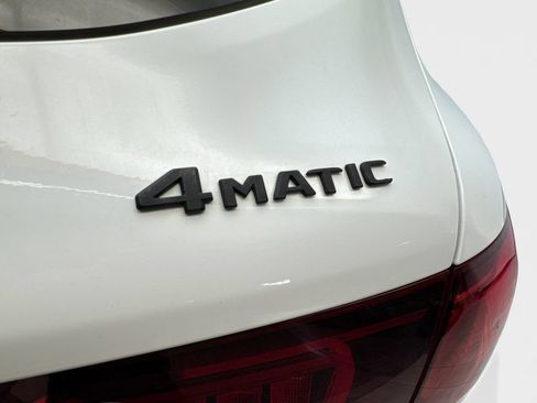 Used 2021 Mercedes-Benz GLC 300 4MATIC image 23