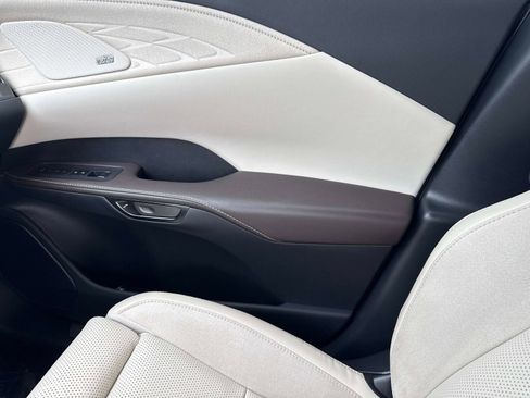 Used 2025 Lexus RX 450h AWD w/ Luxury Package image 24