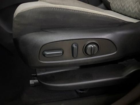 Used 2022 Chevrolet Equinox LS w/ LS Convenience Package FWD image 25