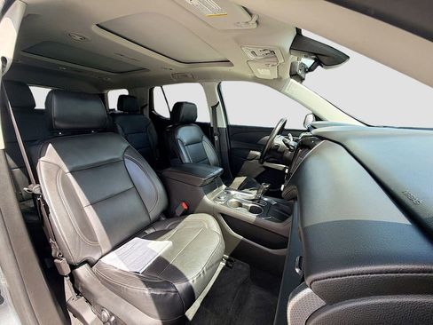 Used 2019 Chevrolet Traverse Premier image 32