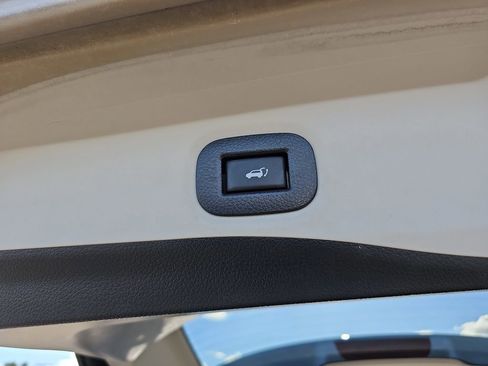 Used 2019 Nissan Rogue SV image 17