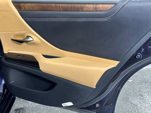 Used 2022 Lexus ES 350 w/ Premium Package image 36