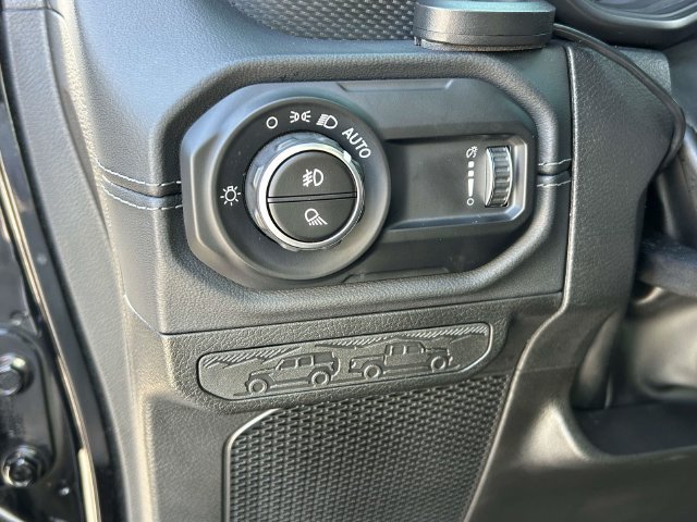 Used 2024 Jeep Gladiator Mojave w/ Technology Group AWD/4WD image 19
