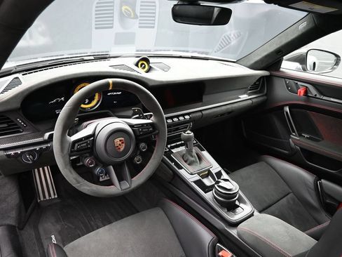 Used 2025 Porsche 911 GT3 RS RWD image 4