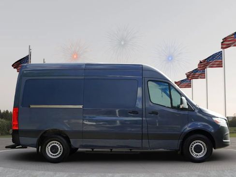 Used 2019 Mercedes-Benz Sprinter 144 image 4