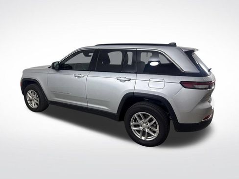 Used 2025 Jeep Grand Cherokee Laredo X w/ Luxury Tech Group I RWD image 14