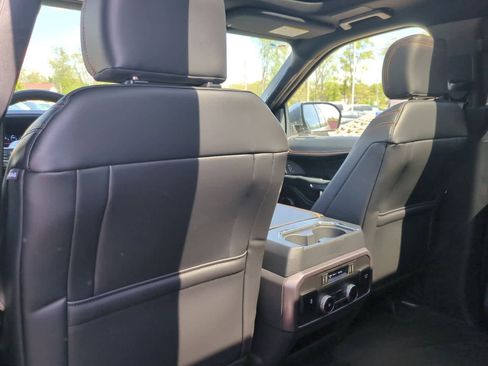 Used 2024 Ford Expedition Platinum image 18