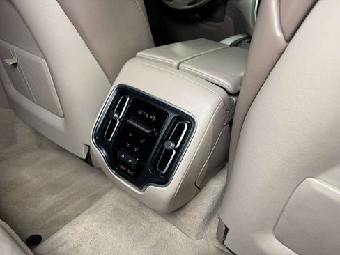 Used 2021 Aston Martin DBX image 15