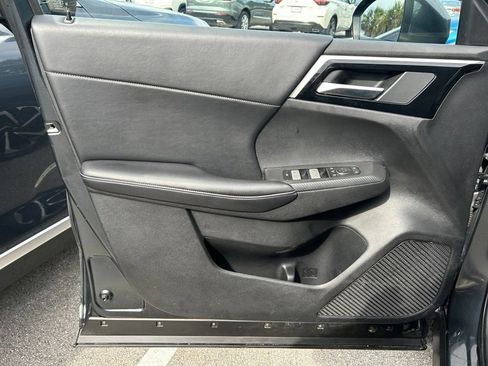 Used 2024 Mitsubishi Outlander SE FWD image 17