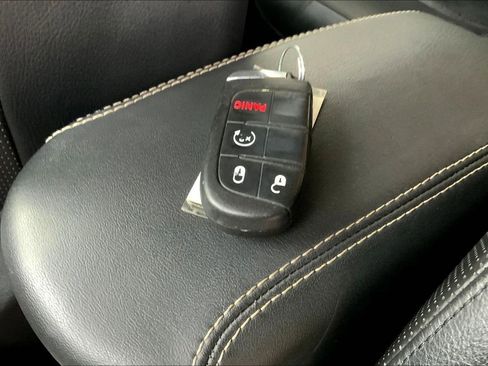 Used 2016 Jeep Renegade Limited image 14