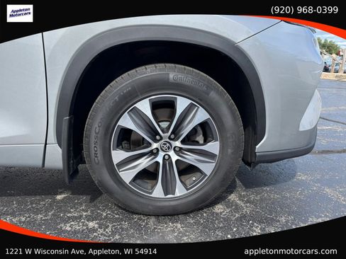 Used 2022 Toyota Highlander XLE AWD/4WD image 18