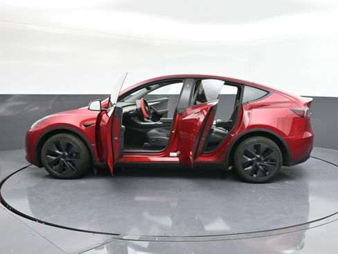 Used 2025 Tesla Model Y Long Range image 41