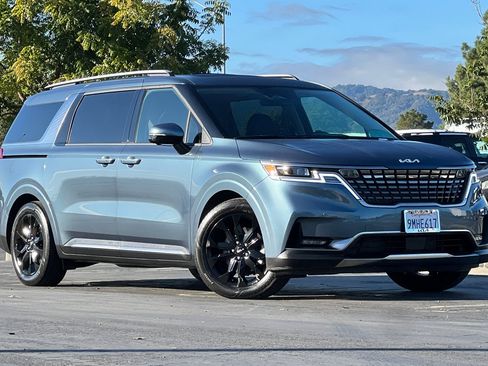 Used 2024 Kia Carnival SX Prestige image 2