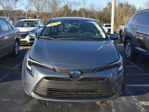 Used 2024 Toyota Corolla LE image 2