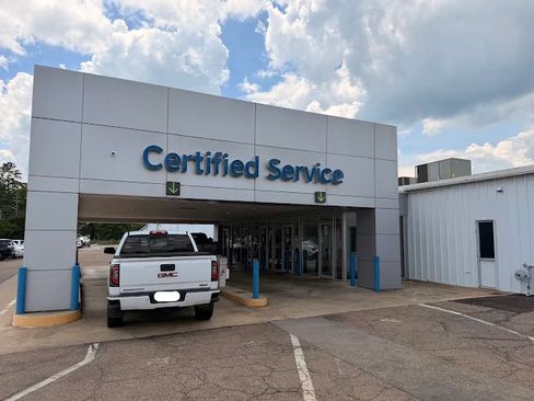 Used 2025 Chevrolet Traverse LT FWD image 8