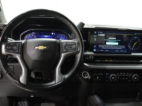 Used 2024 Chevrolet Silverado 2500 LTZ w/ LTZ Convenience Package AWD/4WD image 8