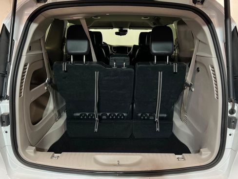 Used 2024 Chrysler Pacifica Touring-L FWD image 23