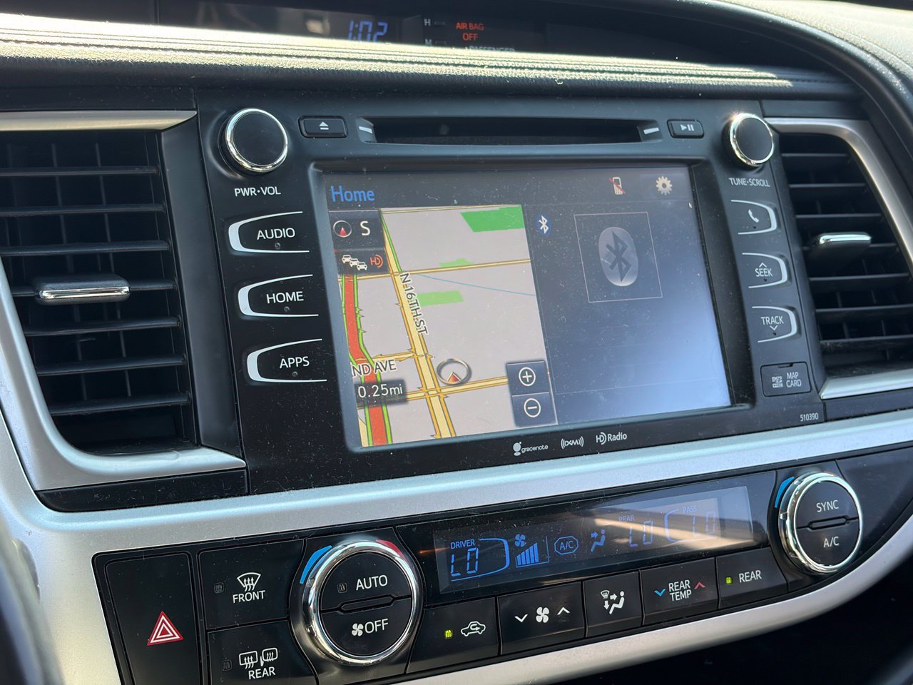 Used 2018 Toyota Highlander SE FWD image 11