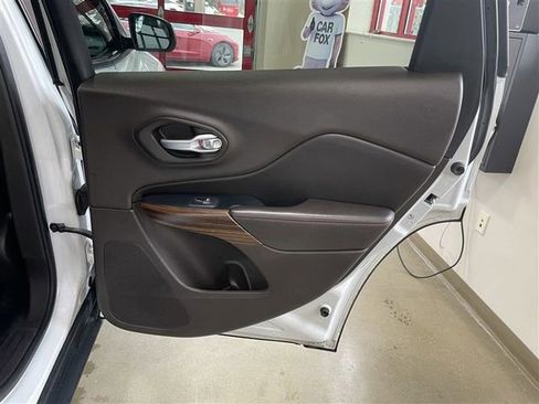 Used 2015 Jeep Cherokee Trailhawk w/ Comfort/Convenience Group image 24