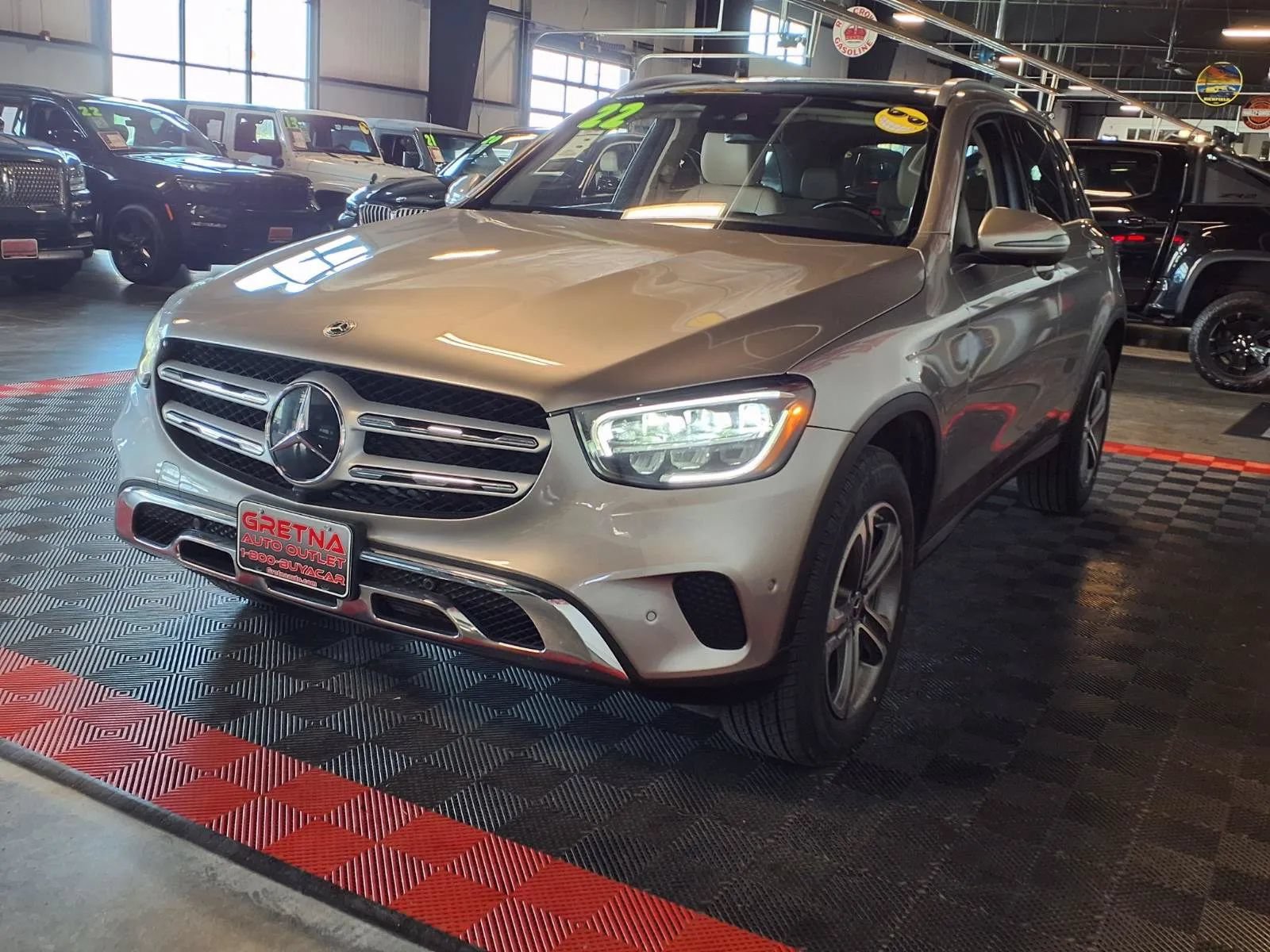 Used 2022 Mercedes-Benz GLC 300 4MATIC image 4