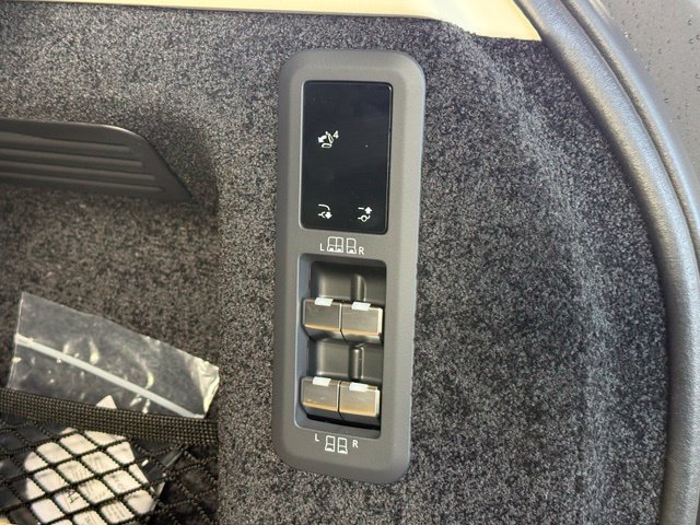 New 2026 Land Rover Range Rover Long Wheelbase SE AWD/4WD image 15