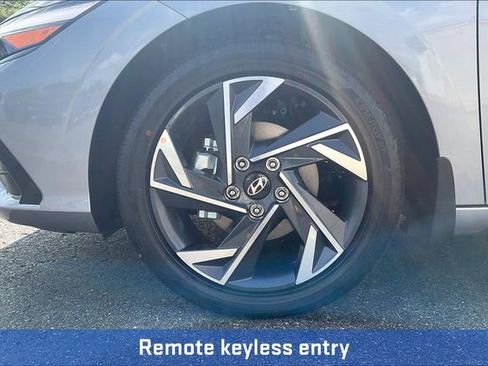 New 2025 Hyundai Elantra Limited image 14