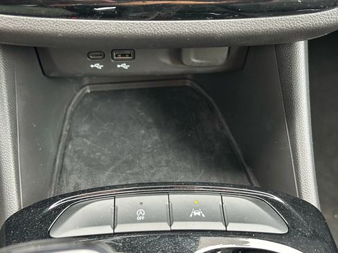 Used 2025 Buick Envista Sport Touring image 31