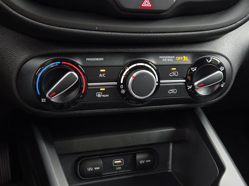 Used 2023 Kia Soul LX w/ LX Technology Package FWD image 15