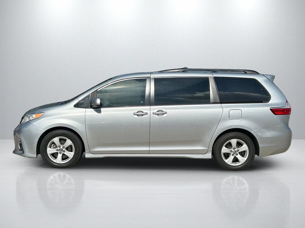 Used 2019 Toyota Sienna LE w/ LE Preferred Package FWD image 8