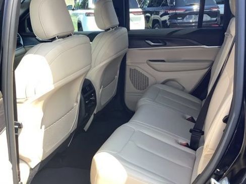 Certified 2023 Jeep Grand Cherokee Limited AWD/4WD image 24