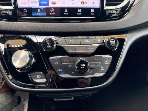 New 2026 Chrysler Voyager LX image 19