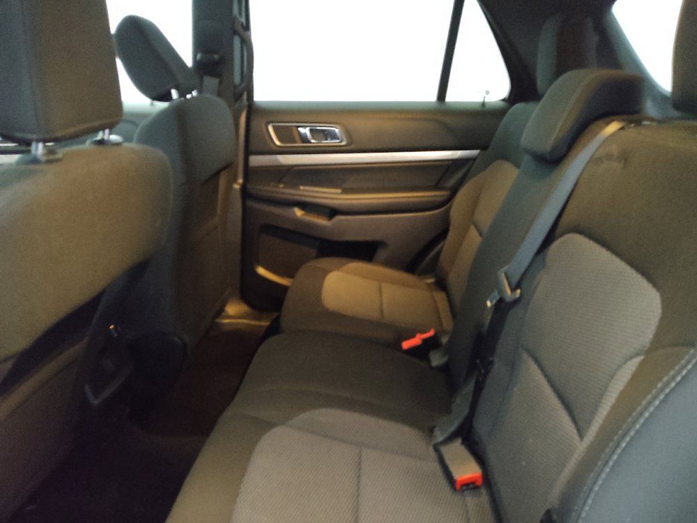 Used 2018 Ford Explorer XLT AWD/4WD image 18