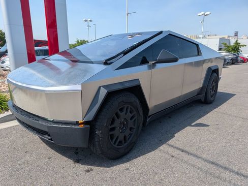 Used 2025 Tesla Cybertruck AWD Crew Cab image 3
