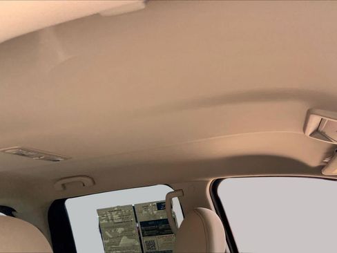 Used 2017 Nissan Titan SV RWD image 14