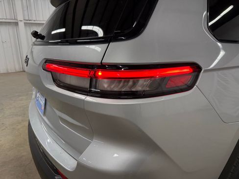 Used 2025 Jeep Grand Cherokee L Altitude RWD image 6