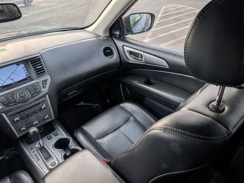 Used 2020 Nissan Pathfinder SL image 11