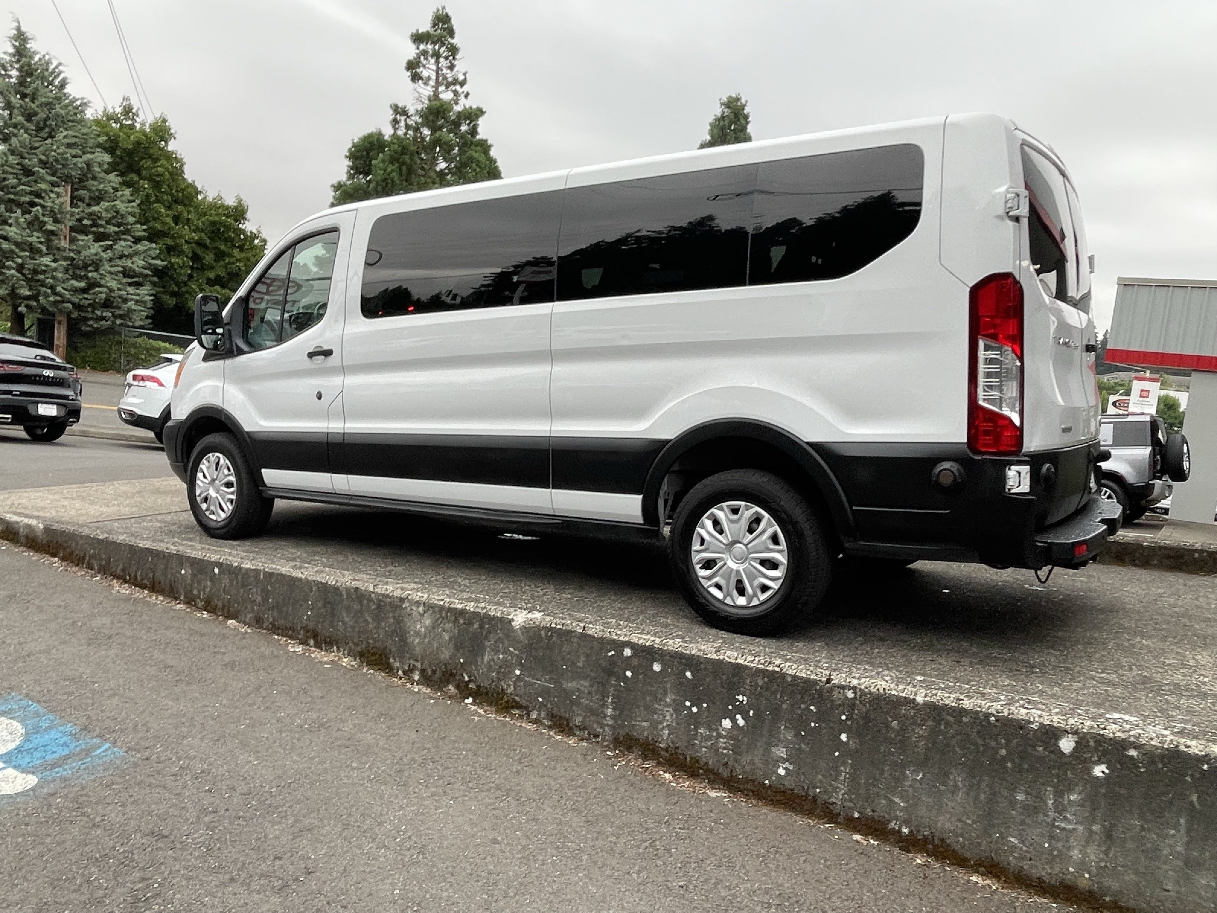 Used 2019 Ford Transit 350 XLT RWD image 5