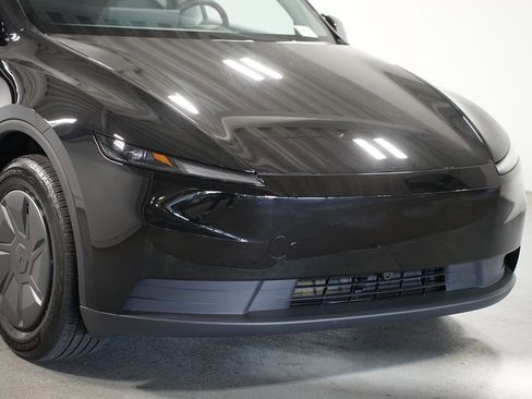 Used 2026 Tesla Model Y 2WD image 4