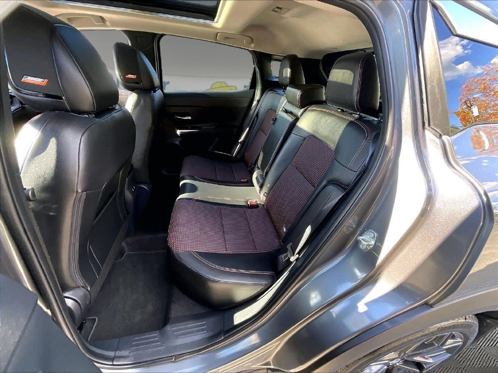 Used 2025 Nissan Kicks SR w/ SR Premium Package AWD/4WD image 15
