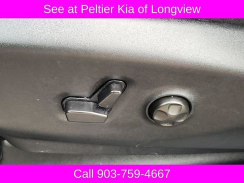 Used 2025 Chrysler Pacifica Limited FWD image 18