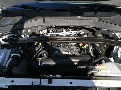 Used 2025 Ford Explorer ST-Line w/ Premium Package image 35