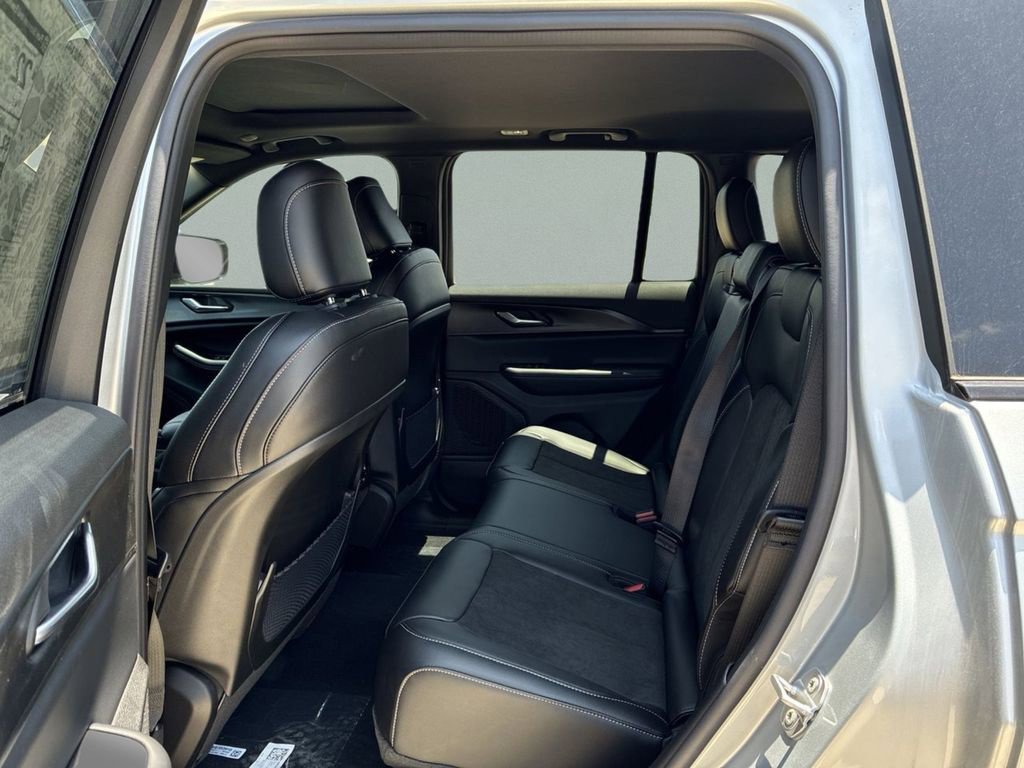 New 2025 Jeep Grand Cherokee Altitude RWD image 20