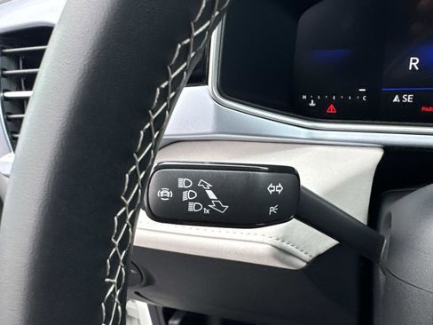 Used 2025 Volkswagen Taos SE w/ Panoramic Sunroof Package image 25