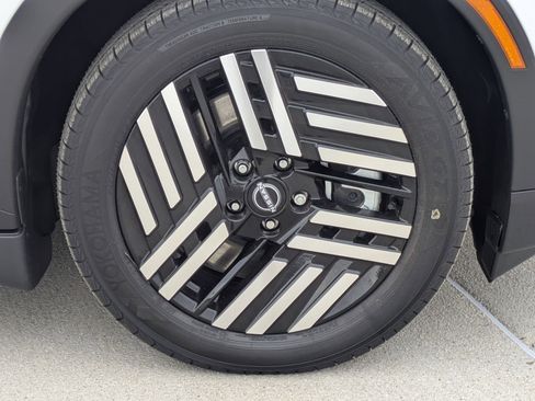 New 2026 Nissan Leaf SV+ image 4