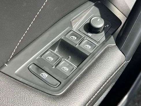 Used 2024 Volkswagen Tiguan SE image 27